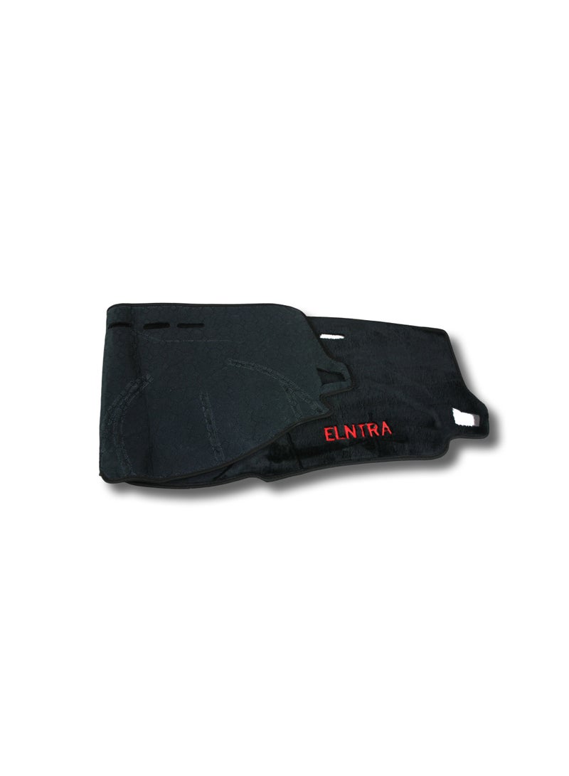 بادة تابلوه سيارة هيونداي إلنترا HD مصنوعة من الفرو مانعة للانزلاق مخصصة لتابلوه هيونداي HD حماية من الشمس والحرارة والتشققات تقلل الوهج وتحافظ على التابلوه تصميم مخصص بقصات دقيقة تركيب سهل خامة ناعمة تضيف مظهر أنيق للسيارة - Image 1